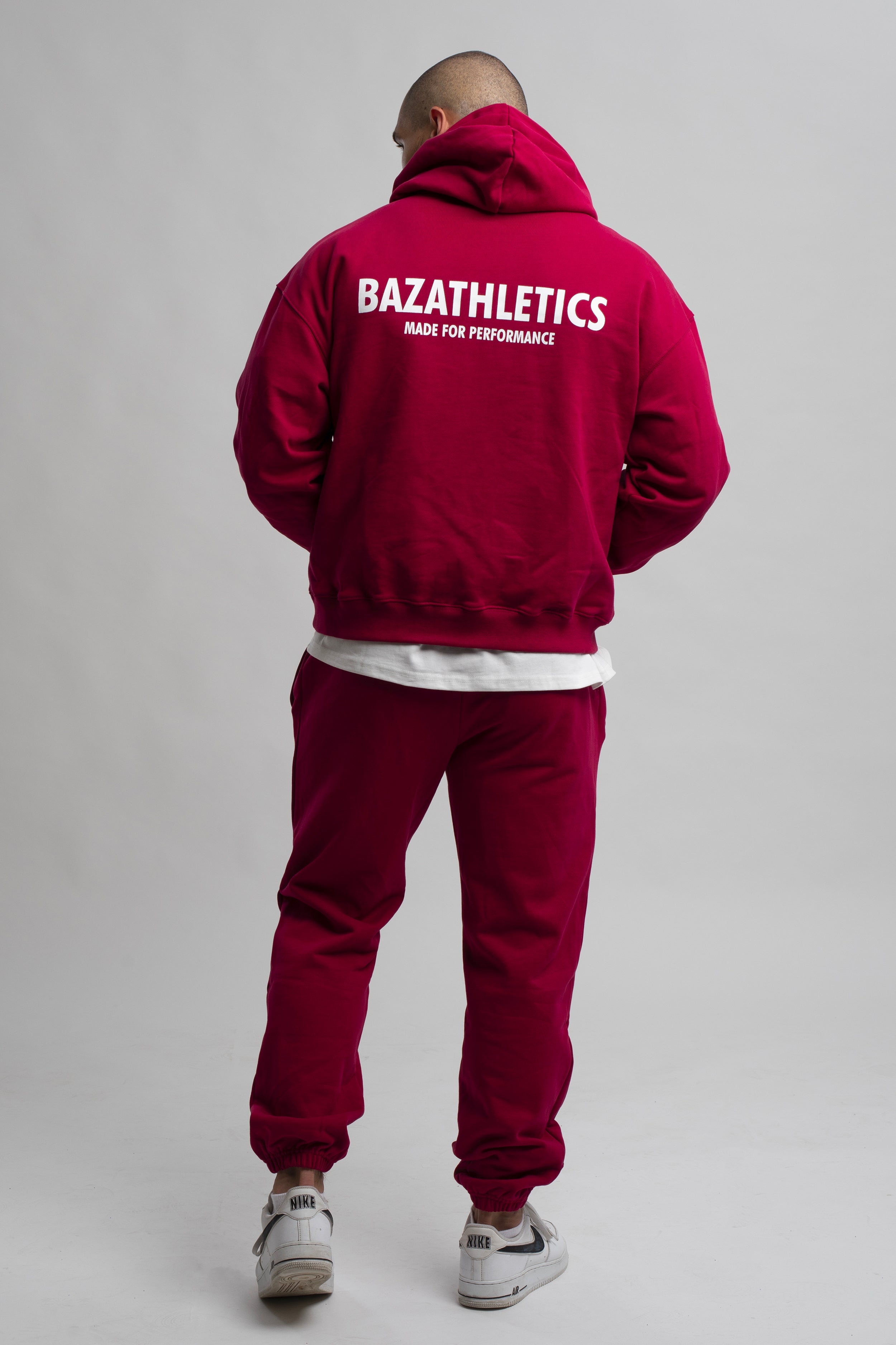 hoodie rouge avec l'écriture