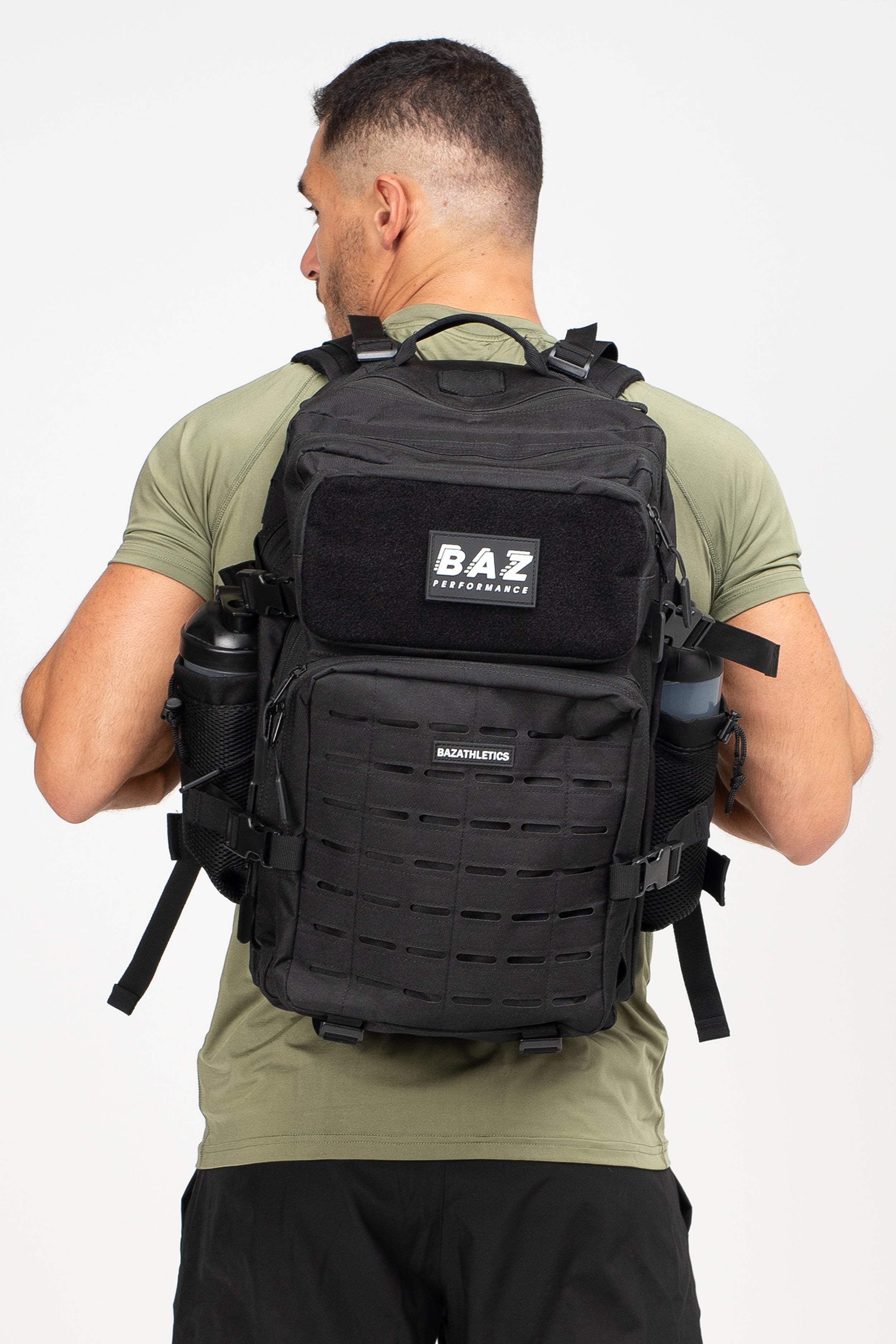 Sac tactique 45L porté en salle – bretelles renforcées et maintien dorsal ergonomique