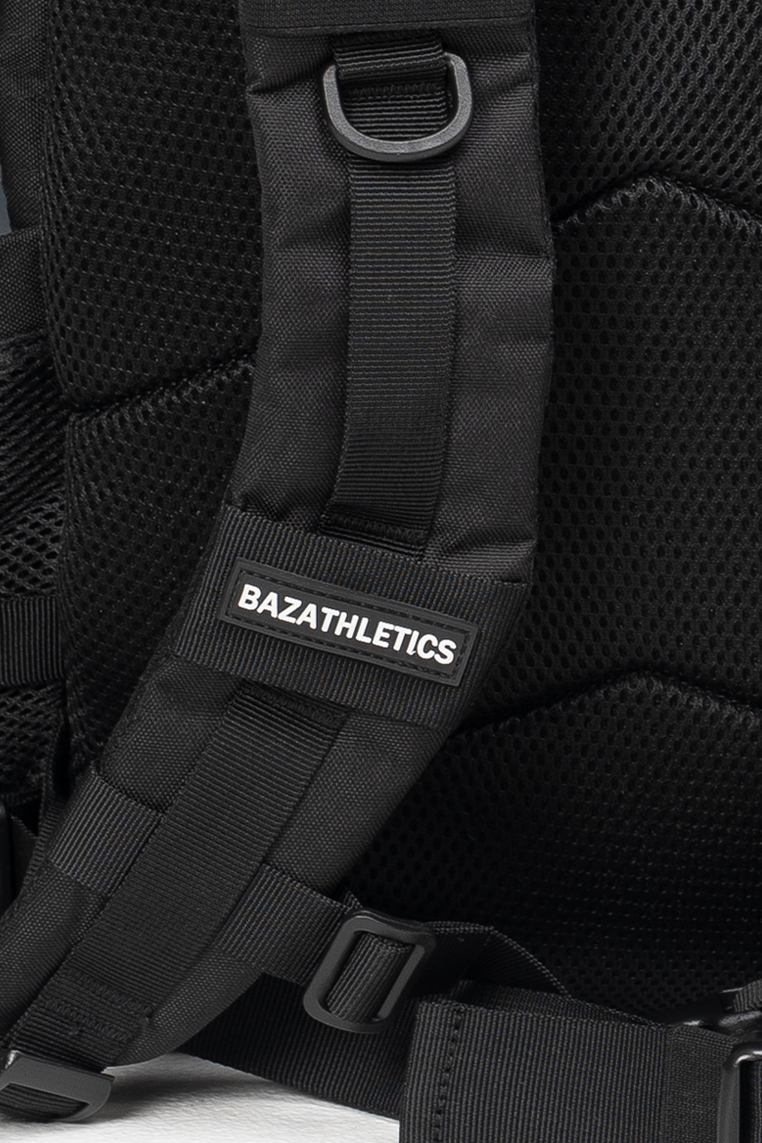 Zoom sur les sangles MOLLE du sac tactique – personnalisation et lanières du sac