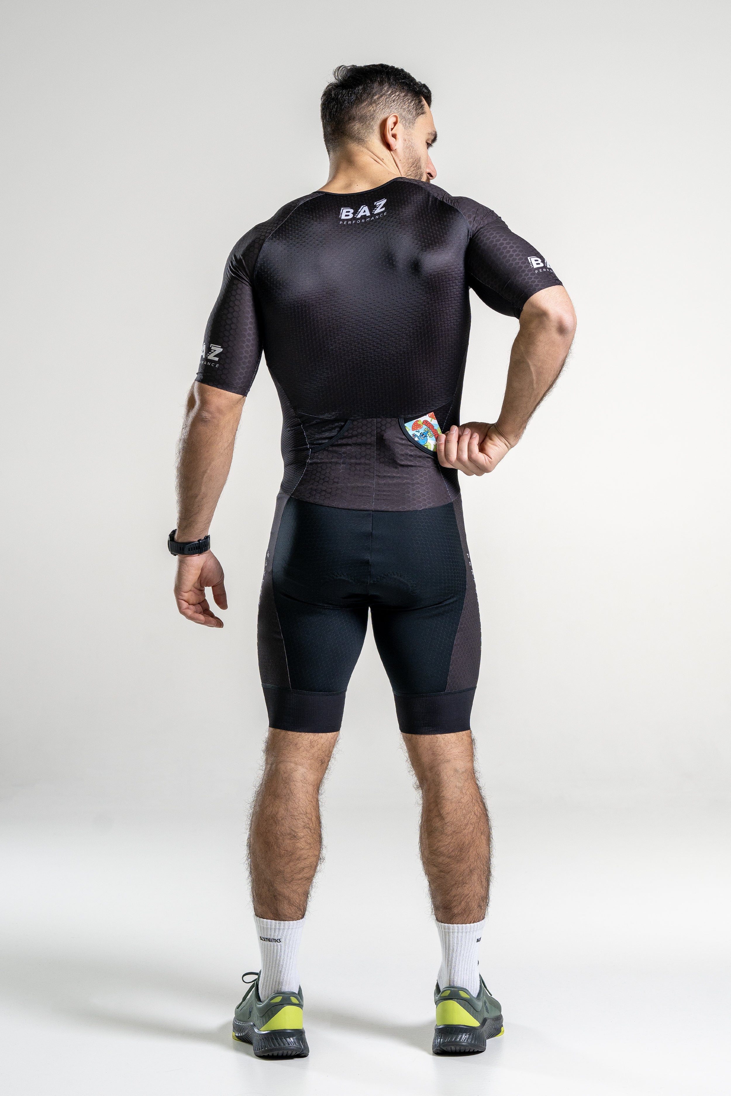 Trifonction triathlon homme noire vue complète – coupe ajustée pour aérodynamisme et mobilité