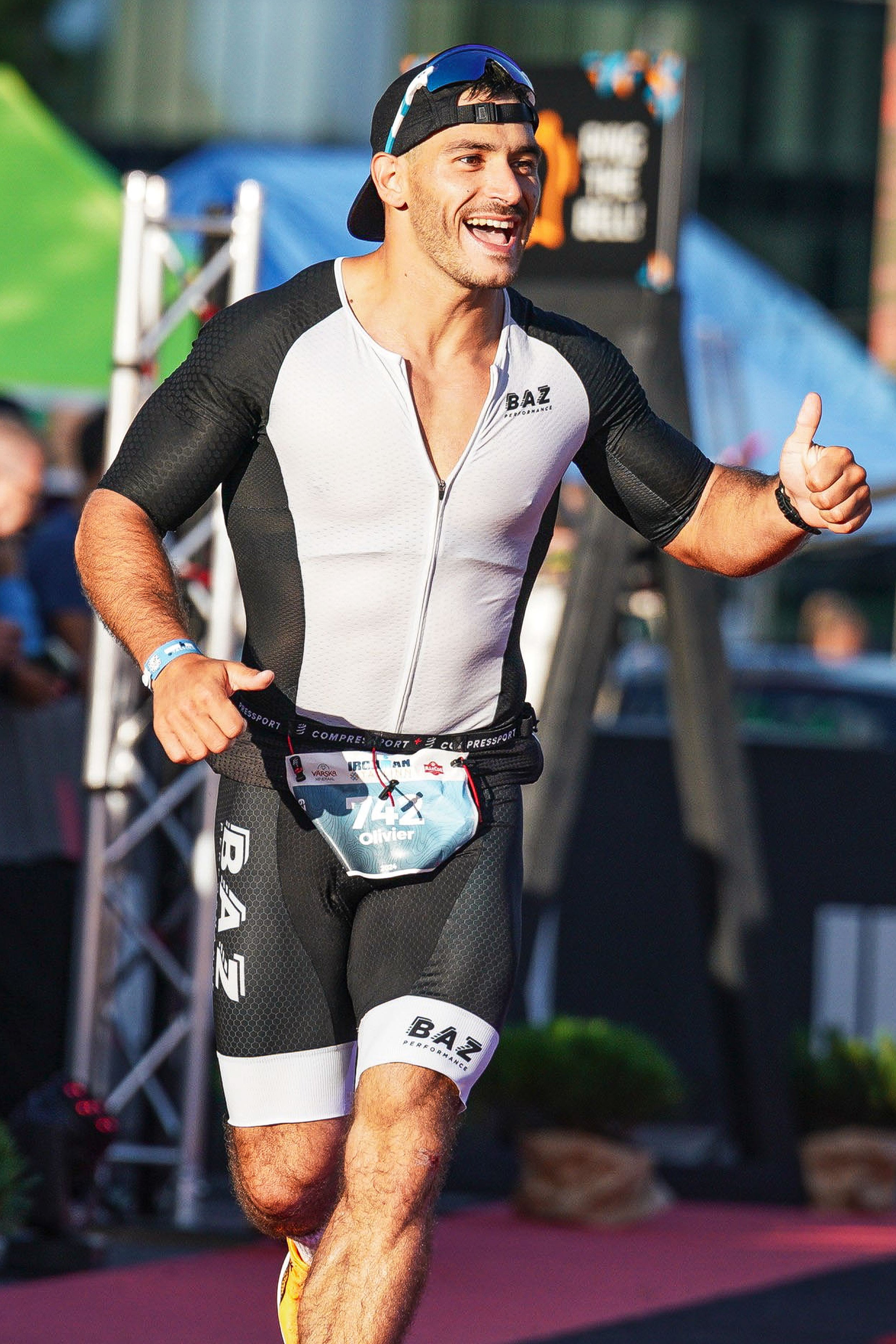 Trifonction longue distance Baz Athletics portée pendant un Ironman – confort et performance sur la ligne d'arrivée