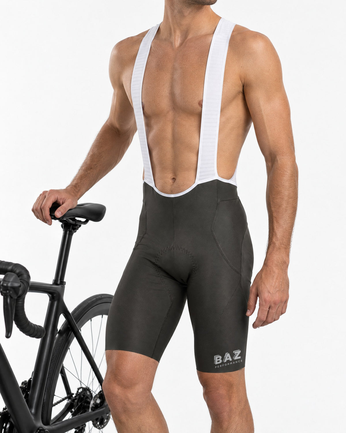 Cuissard vélo à bretelles anthracite porté de face