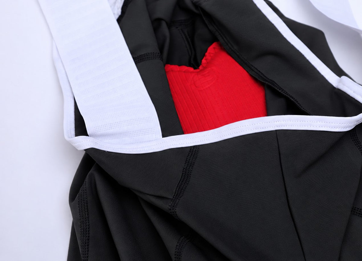 Peau de chamois rouge du cuissard vélo noir